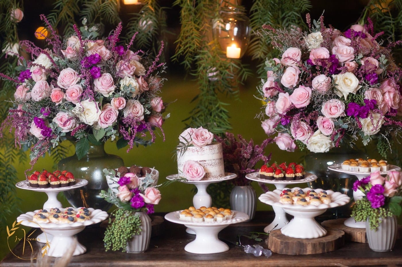 Arranjos de flores para casamento, mesa de doces