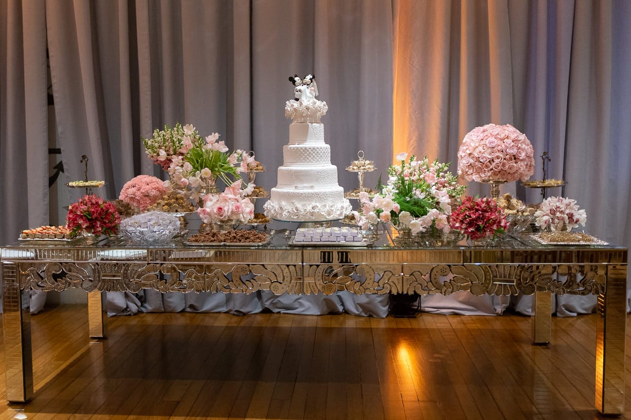 mesa de doces, bolo de casamento