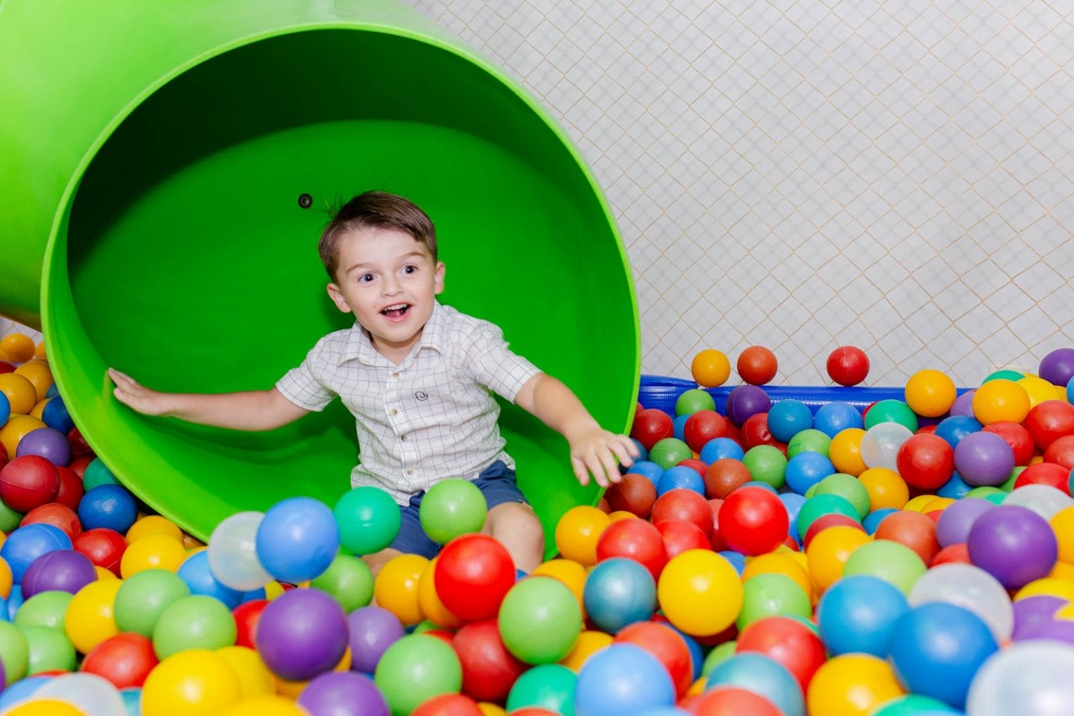 Festa de aniversário infantil na Kinder casa de festas, tema Hot Weels