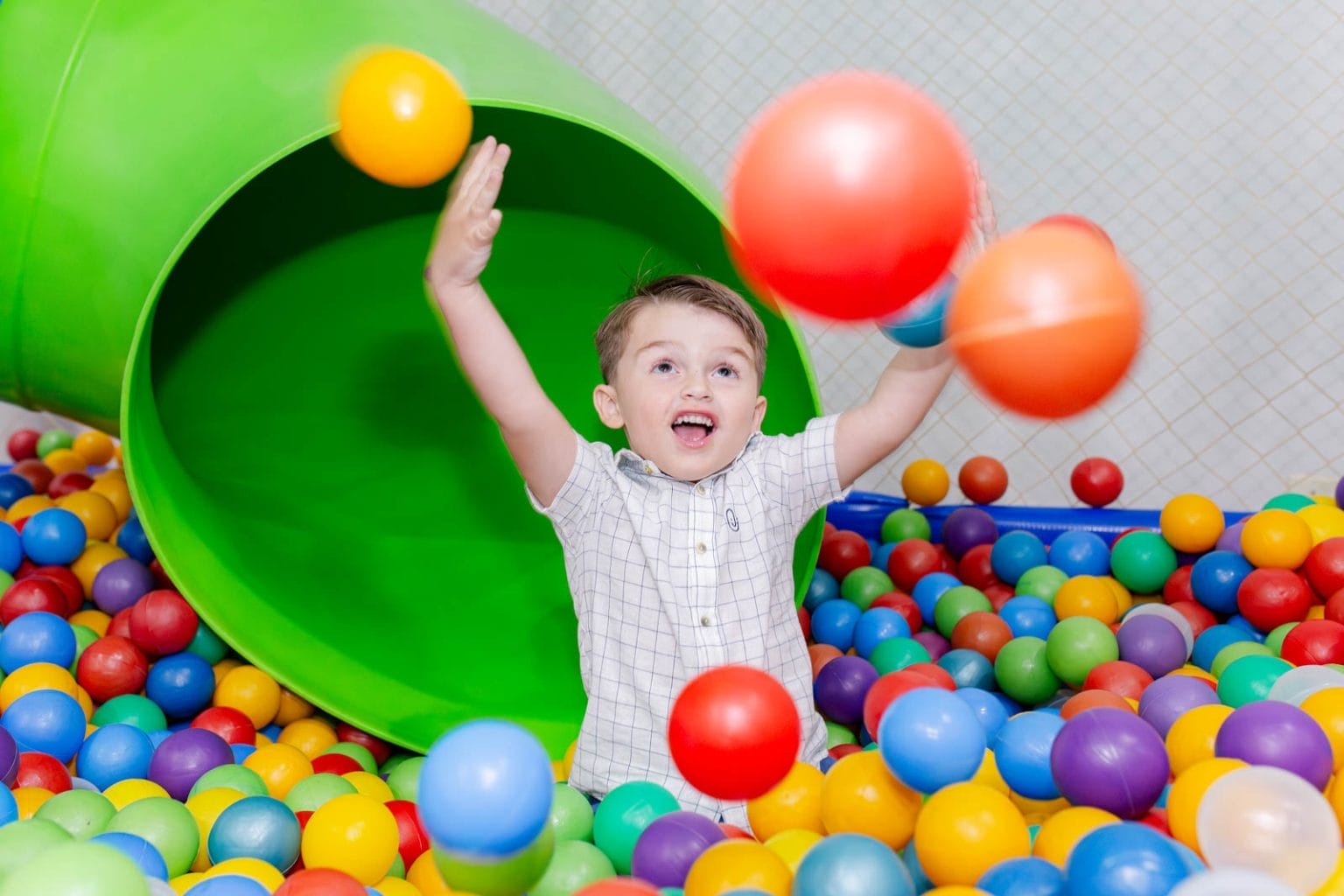 Festa de aniversário infantil na Kinder casa de festas, tema Hot Weels