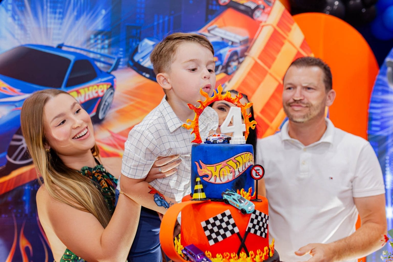 Festa de aniversário infantil na Kinder casa de festas, tema Hot Weels