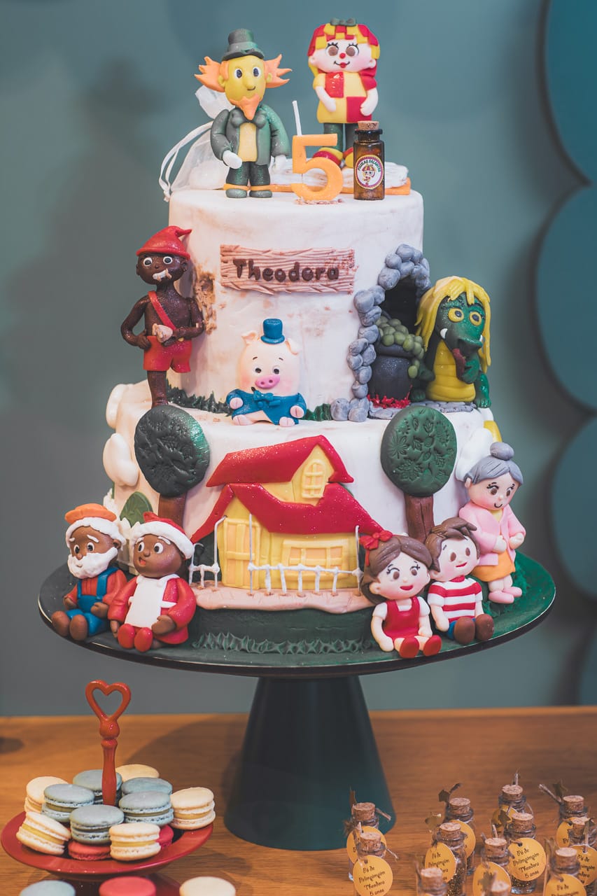 aniversário infantil com decoração bolo sítio do pica pau amarelo
